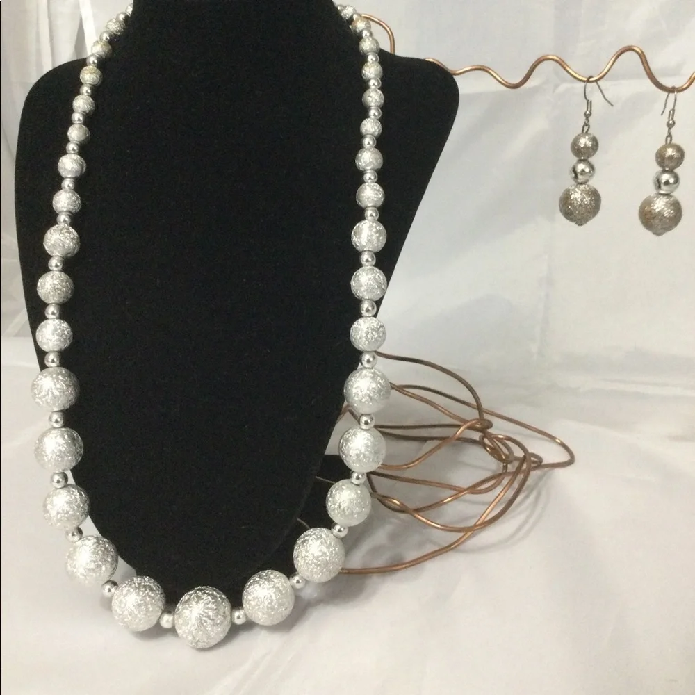 Vintage Silver Ball Necklace & Wire Earring Set - Picture 2 of 7